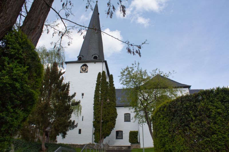Kirche, Leun